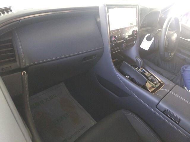 2025 Toyota Vellfire Z Premier auction photo 3