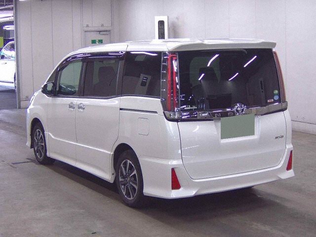2018 Toyota Noah SI WXB auction photo 2