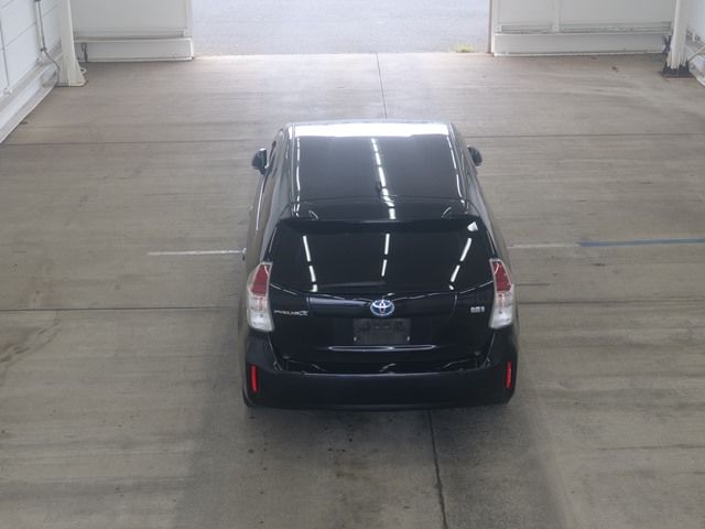 2015 Toyota Prius Alpha S auction photo 3