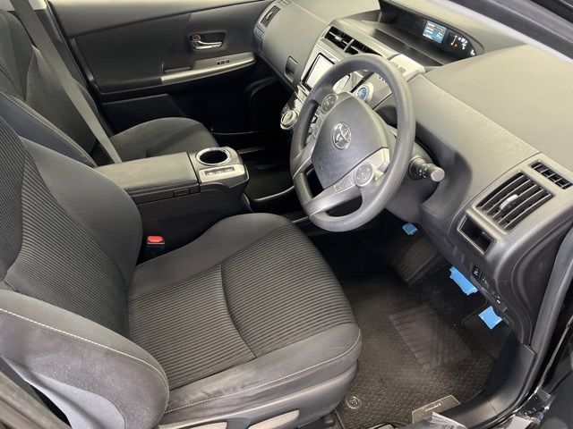 2015 Toyota Prius Alpha S auction photo 4