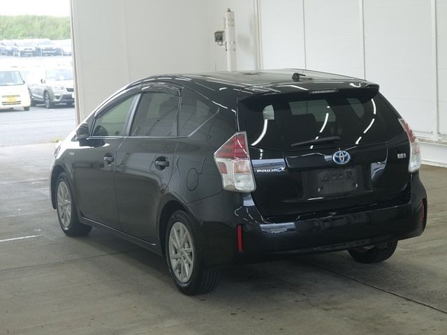 2015 Toyota Prius Alpha S auction photo 2