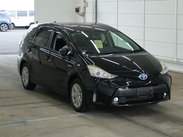 2015 Toyota Prius Alpha S Japan auction vehicle