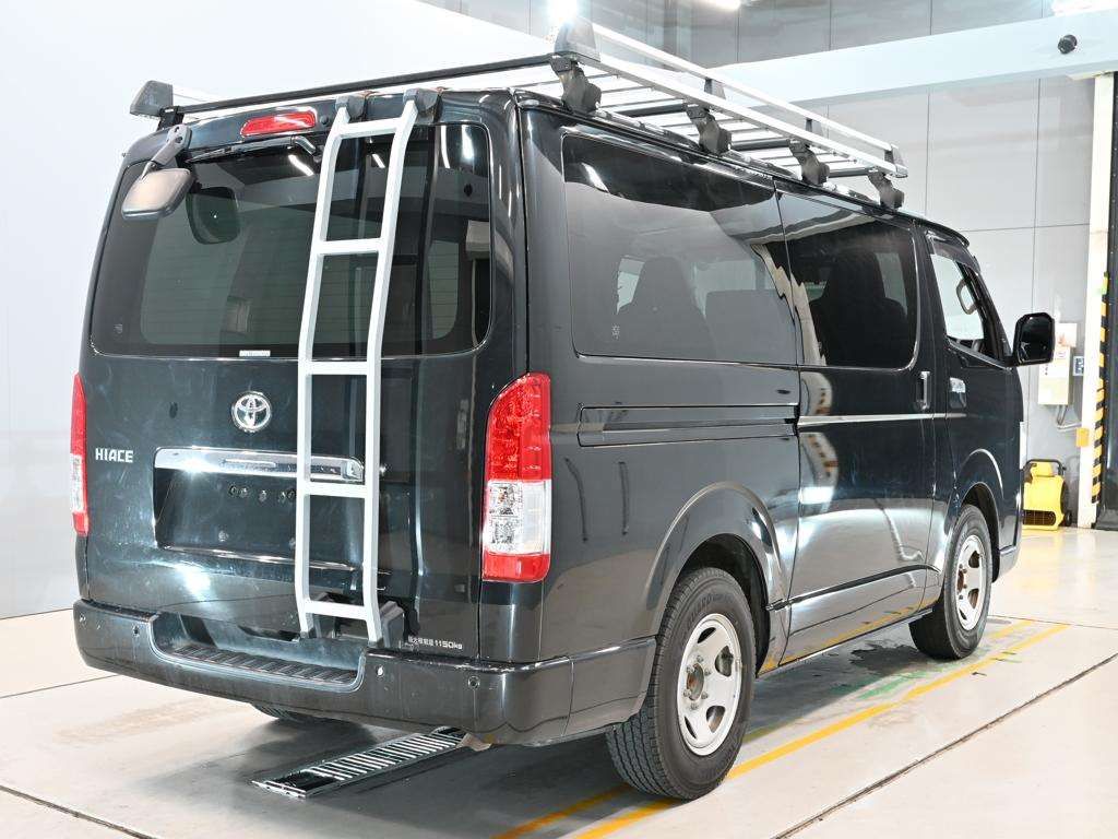 2022 Toyota Hiace DX GLパッケージ auction photo 2
