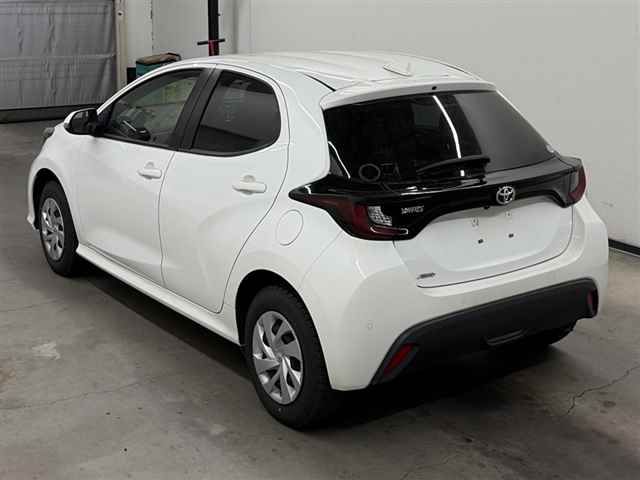 2021 Toyota Yaris G 4WD auction photo 2