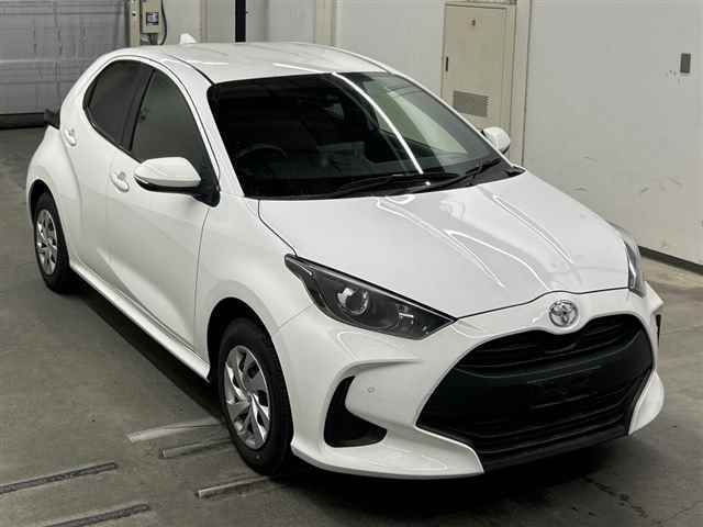 Japan Auction Vehicles 10 2021 Toyota Yaris G 4WD auction photo