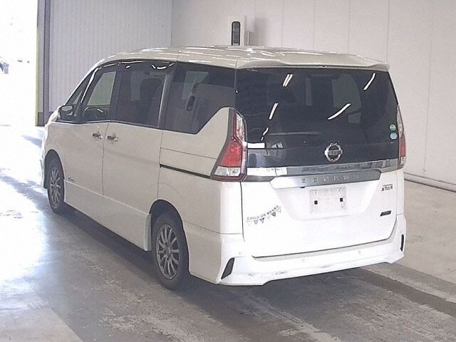 2017 Nissan Serena Hスタプロパイロット 4WD auction photo 2