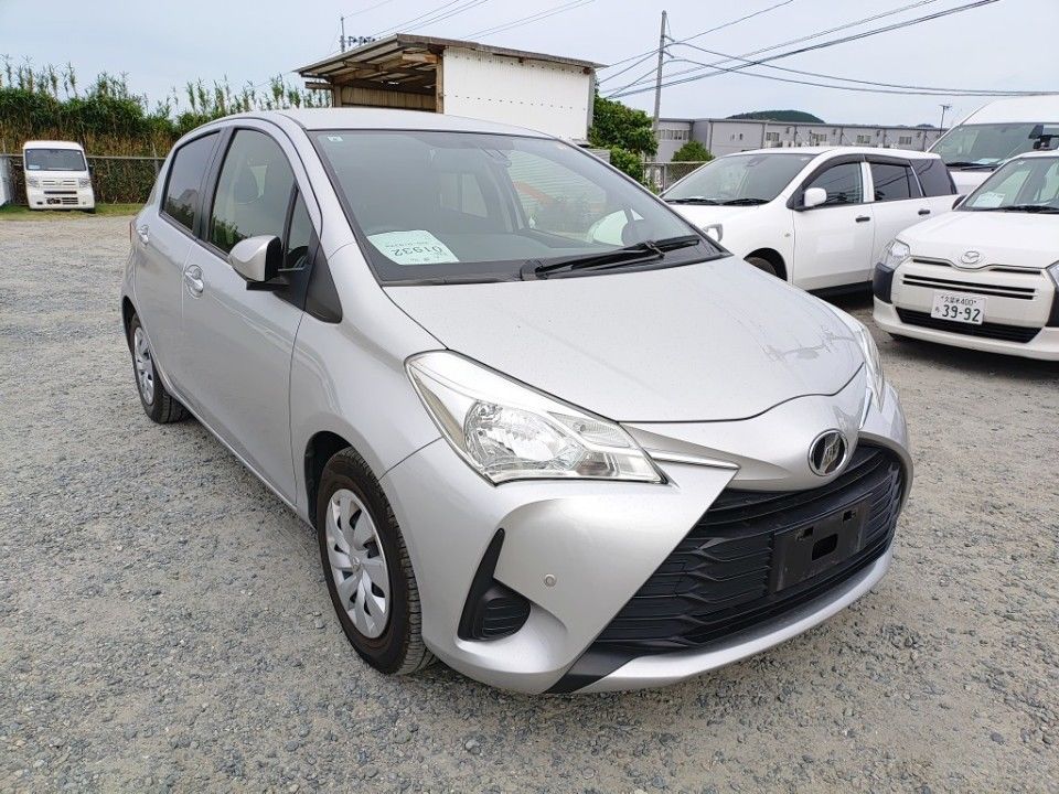2017 Toyota Vitz auction photo 4