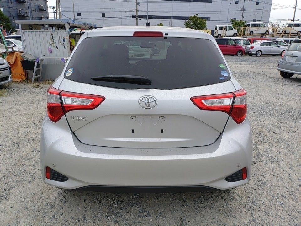 2017 Toyota Vitz auction photo 5
