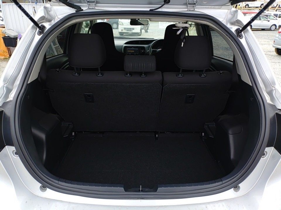 2017 Toyota Vitz auction photo 8