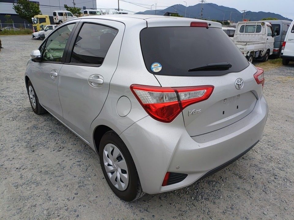 2017 Toyota Vitz auction photo 6