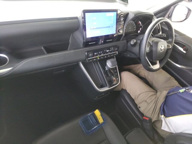 2025 Toyota Noah S-Z auction photo 3