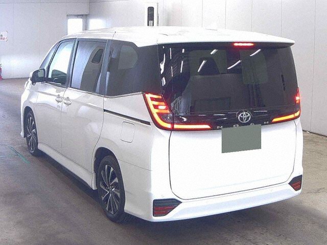 2025 Toyota Noah S-Z auction photo 2