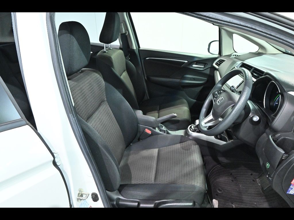 2019 Honda Fit ハイブリッドF auction photo 6
