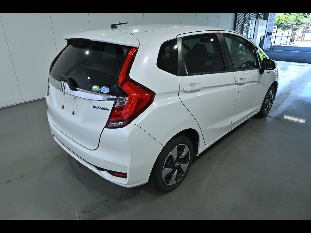 2019 Honda Fit ハイブリッドF auction photo 2