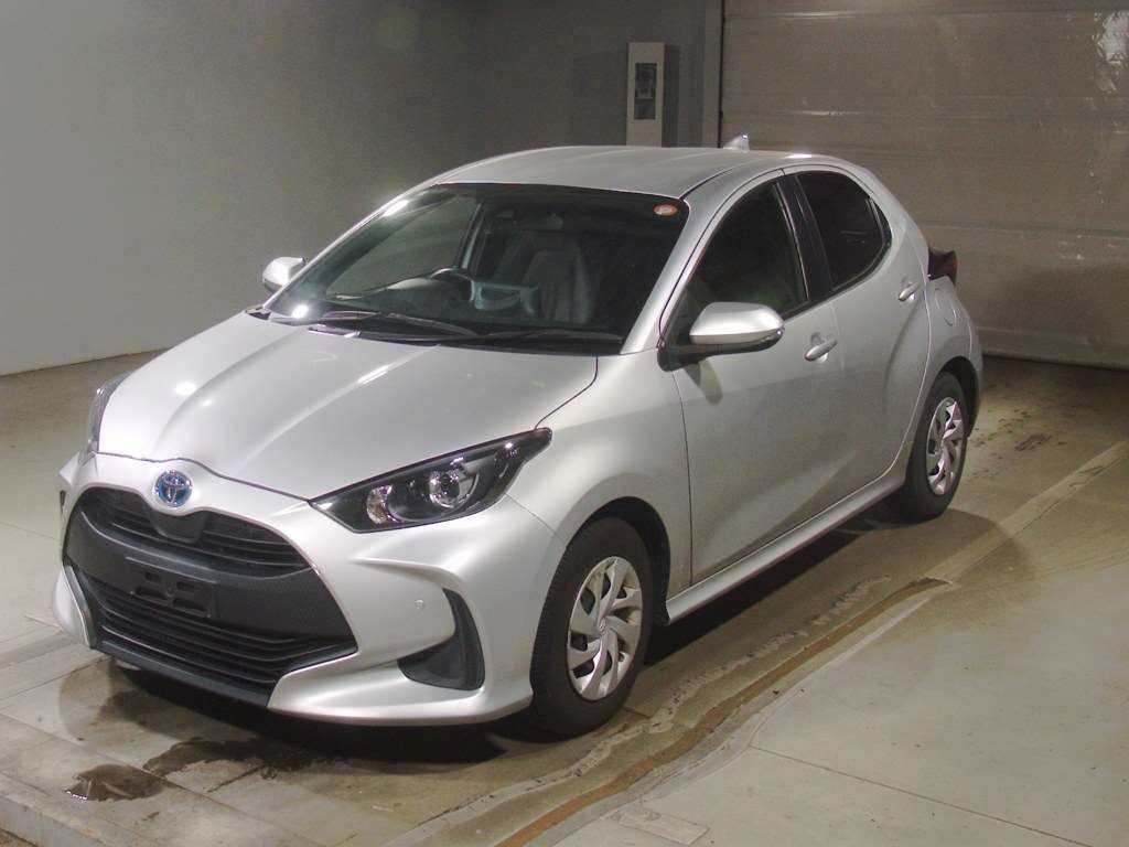 Japan Auction Vehicles 4 2021 Toyota Yaris ハイブリッドX auction photo