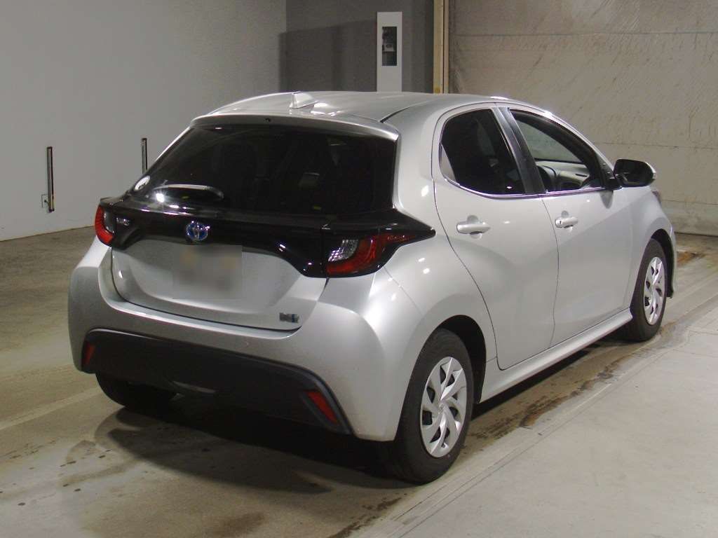 2021 Toyota Yaris ハイブリッドX auction photo 2
