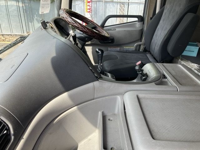 2017 Nissan Diesel クオン Aluminum Wing auction photo 5