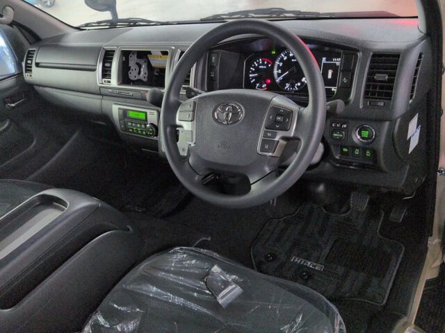 2026 Toyota Hiace ロングスーパーGL 4WD auction photo 6