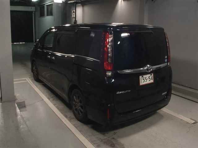 2015 Toyota Esquire Xi auction photo 2