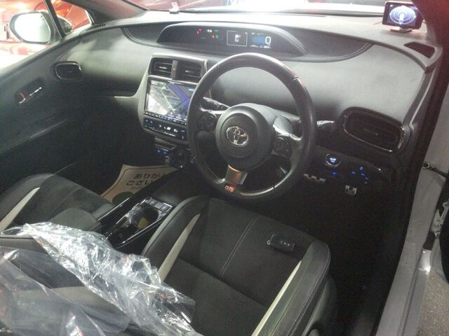 2021 Toyota Prius PHEV S GR Sport auction photo 3