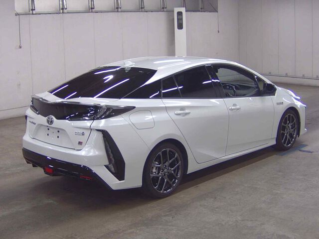2021 Toyota Prius PHEV S GR Sport auction photo 5