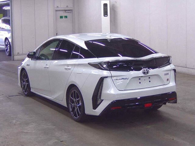 2021 Toyota Prius PHEV S GR Sport auction photo 2