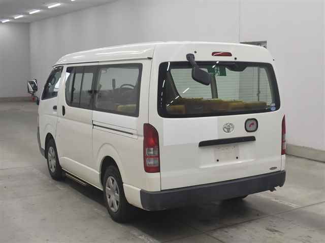 2009 Toyota Hiace 幼児バス auction photo 2