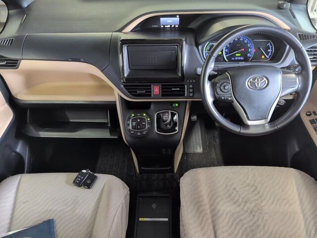 2014 Toyota Noah HV G auction photo 3