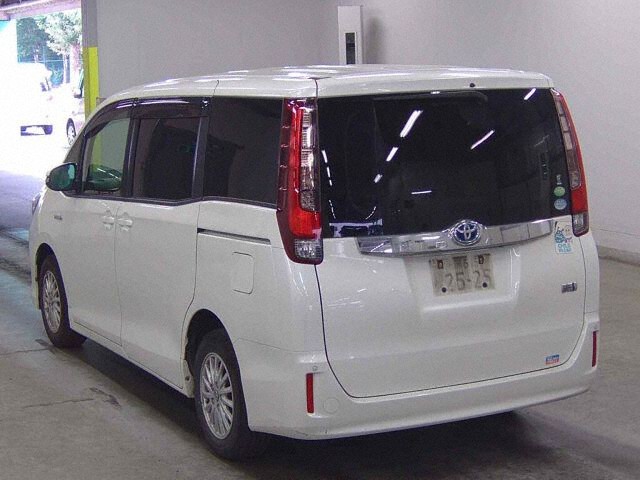 2014 Toyota Noah HV G auction photo 2