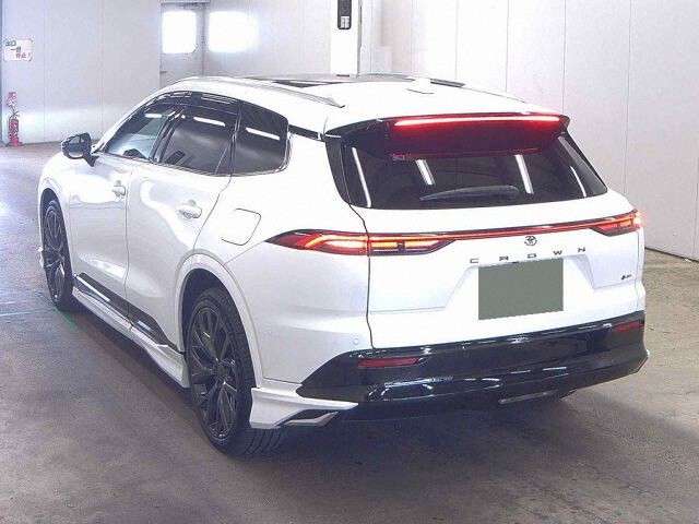 2025 Toyota Crown Estate Estate Z (HEV) 4WD auction photo 2