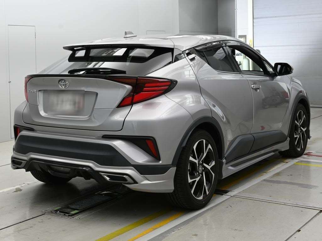 2023 Toyota C-HR G-T auction photo 2