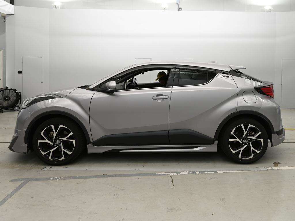 2023 Toyota C-HR G-T auction photo 4