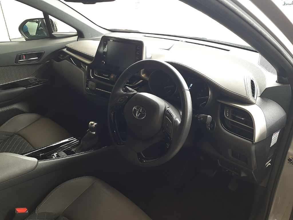 2023 Toyota C-HR G-T auction photo 9