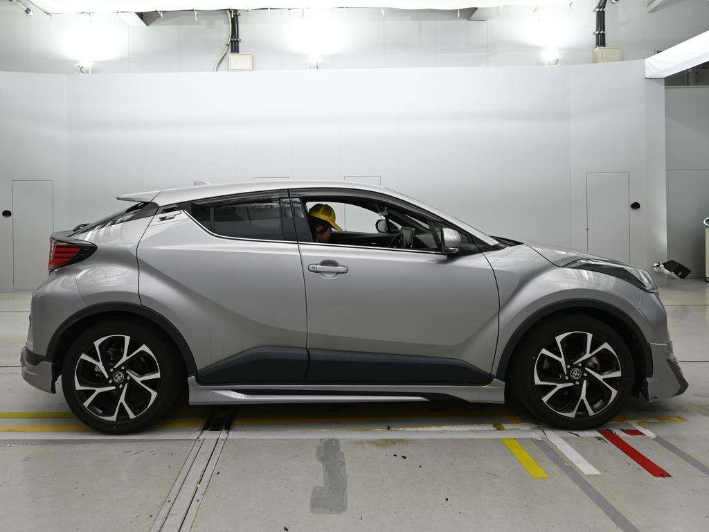 2023 Toyota C-HR G-T auction photo 3