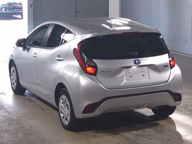 2021 Toyota Aqua G auction photo 2