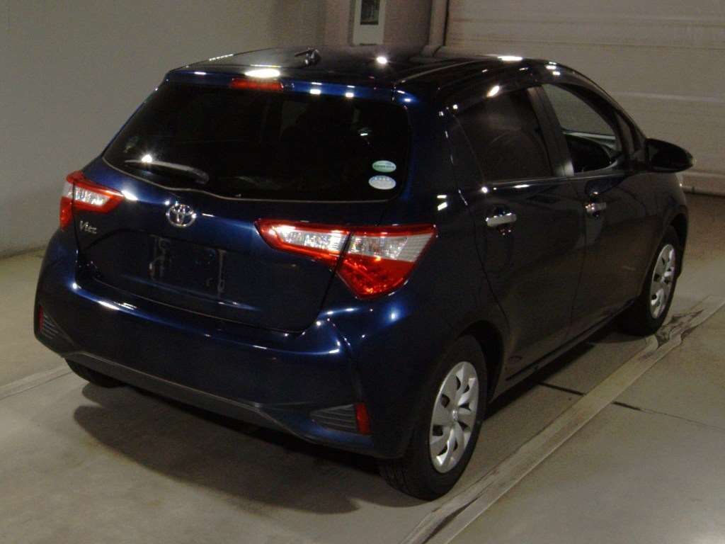 2018 Toyota Vitz F セーフティーエディション auction photo 2