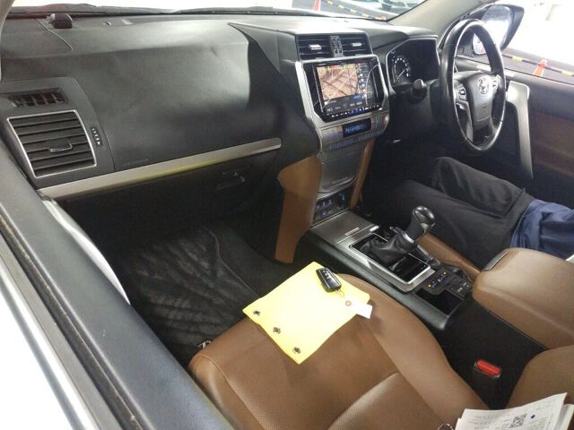 2021 Toyota Land Cruiser Prado TX L-P70アニリミテ 4WD auction photo 3