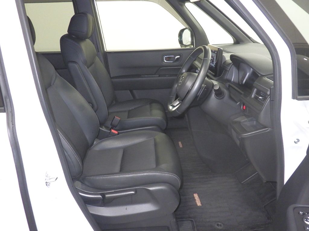 2024 Honda Stepwgn 車いす仕様車2列目&3列目乗車タイプ auction photo 6