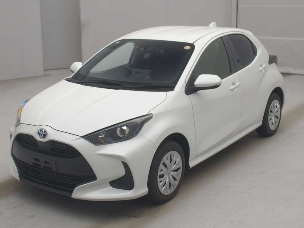 2023 Toyota Yaris ハイブリッドX 4WD Japan auction vehicle