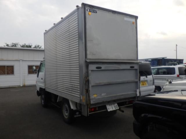 2001 Toyota Dyna Aluminum van auction photo 2
