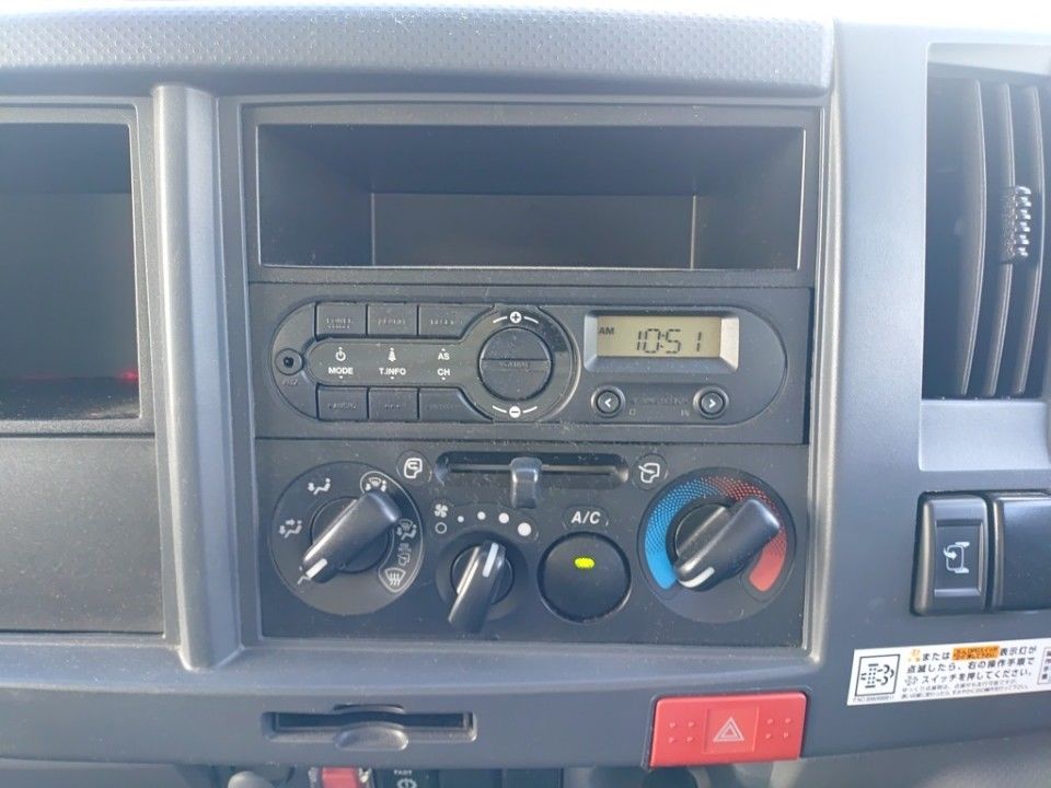 2021 Isuzu Elf auction photo 11