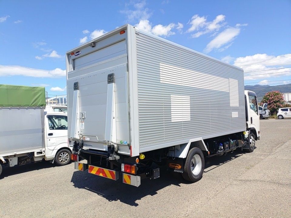 2021 Isuzu Elf auction photo 2