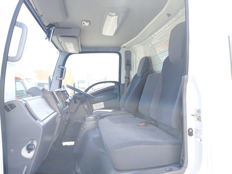 2021 Isuzu Elf auction photo 16