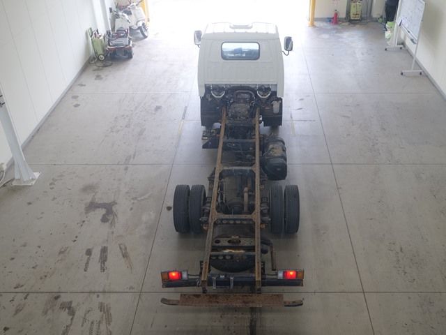 2005 Isuzu Elf chassis auction photo 3