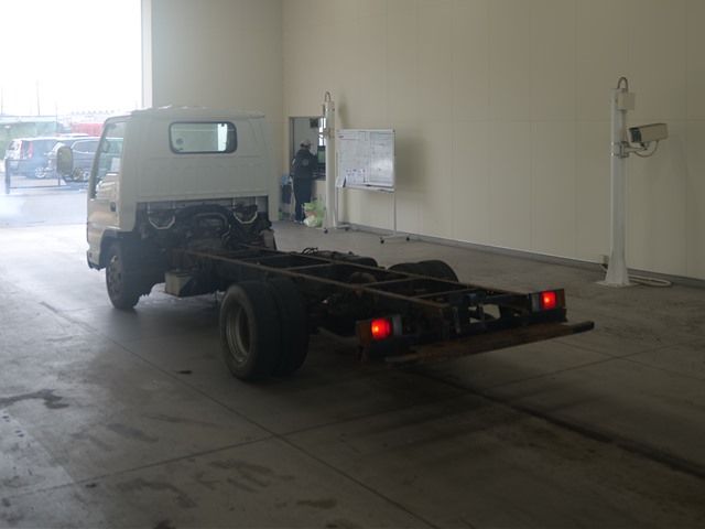 2005 Isuzu Elf chassis auction photo 2