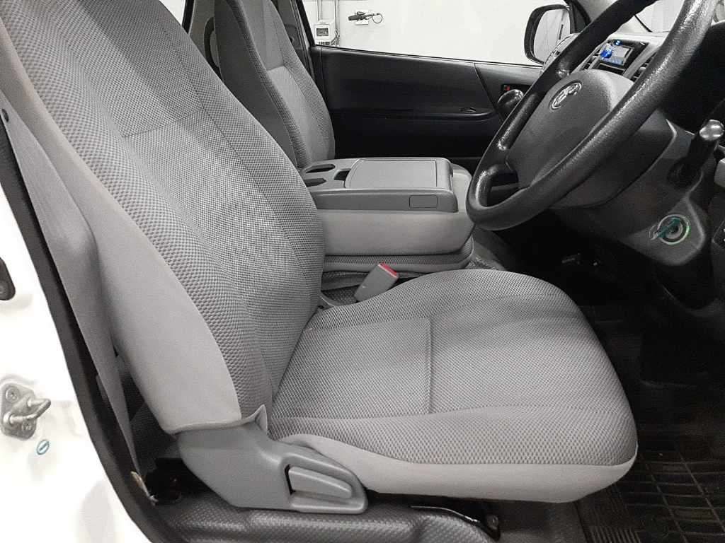 2008 Toyota Hiace ロングDX 4WD auction photo 8