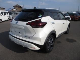 2021 Nissan Kicks X Two-Tone Interior Edition auction photo 2