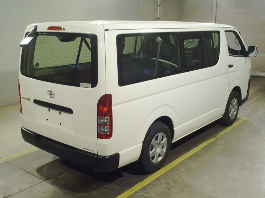 2020 Toyota Regius Ace DX 4WD auction photo 2