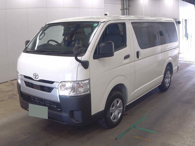 2025 Toyota Hiace ロングDX 4WD auction photo 4