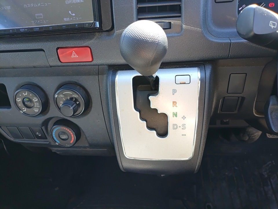 2021 Toyota Hiace auction photo 12